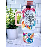 Cana Termos din Plastic, Vivimall, pentru Bauturi Calde si Reci, cu Maner, Imprimeu Floral, cu Mesaj pentru Mama, Alb, 10x7.6x27.5 cm - vivimall.ro