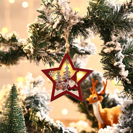 Ornament Vivimall din lemn cu lumină LED, detaliu figurină Elf și stea multicoloră, fundal alb