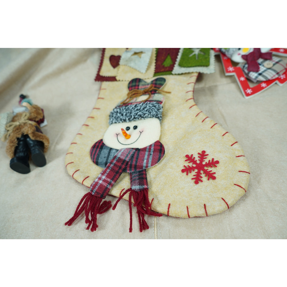 Ciorap Cadouri, Vivimall,cu model om de zapada,crem, marimea 20x40 cm, textil, interior - vivimall.ro