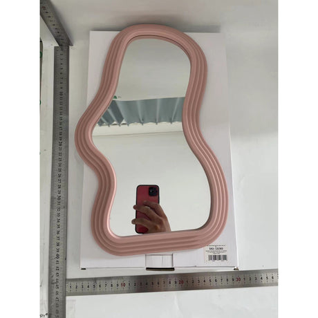 Oglinda de Perete, Vivimall, Decorativa, pentru Baie, Dormitor, Sufragerie, Model Minimalist, Forma Asimetrica, 40.3x26 cm, Roz - vivimall.ro