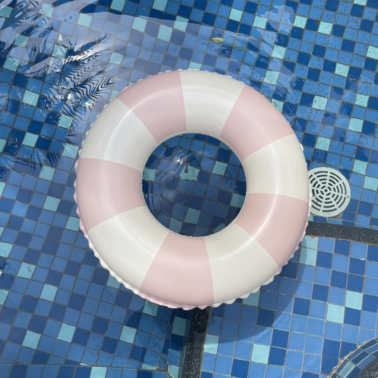 Colac de inot gonflabil pentru copii, In dungi Roz- Galben, Vivimall, diametru 66 cm - vivimall.ro