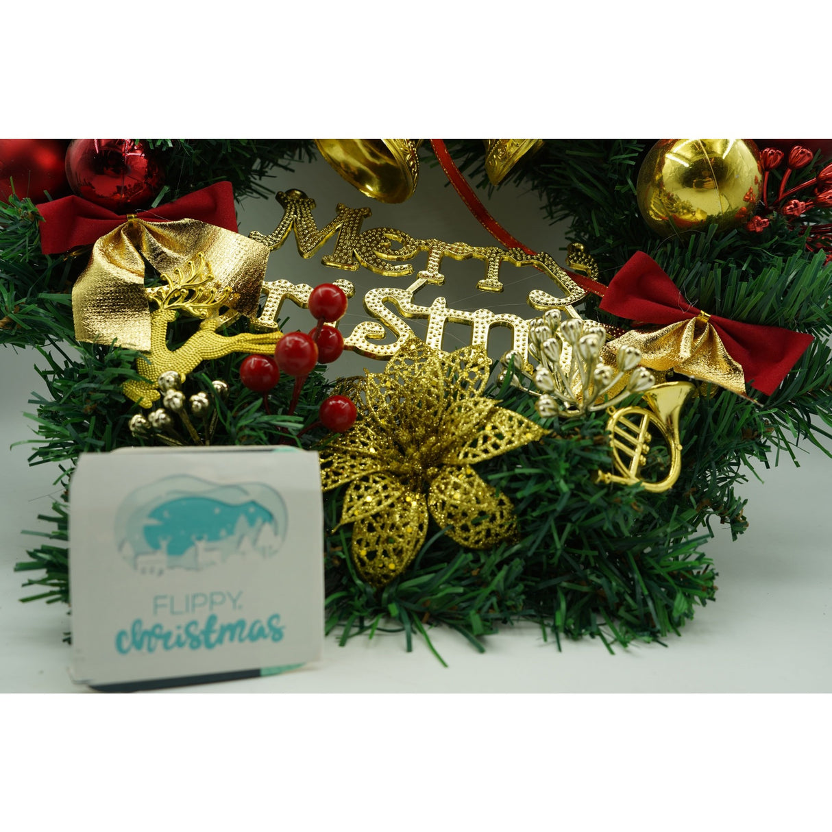 Karácsonyi koszorú ajtóra, piros/zöld, 40 cm, PVC, műbőr, díszített, beltéri/kültéri