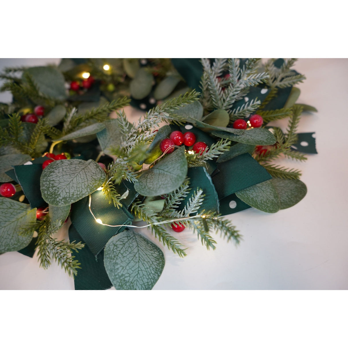 Karácsonyi koszorú ajtóra, piros, 40 cm, PVC, mű, díszített, beltéri/kültéri