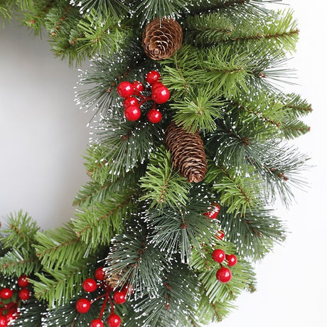 Karácsonyi koszorú 60 cm, műfenyőből, tobozokkal és áfonyával díszítve