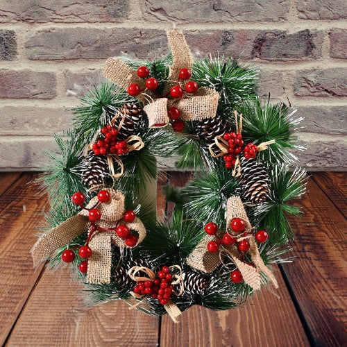 Coronita pentru Craciun Vivimall, diametru 32 cm, din brad artificial, decorata cu conuri si merisoare, 3 Funde. Verde/Alb - vivimall.ro