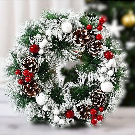 Karácsonyi koszorú, átmérője 32 cm, műfenyőből, tobozokkal és áfonyával díszítve, havas. / Fehér.