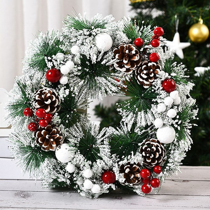 Karácsonyi koszorú, átmérője 32 cm, műfenyőből, tobozokkal és áfonyával díszítve, havas. / Fehér.
