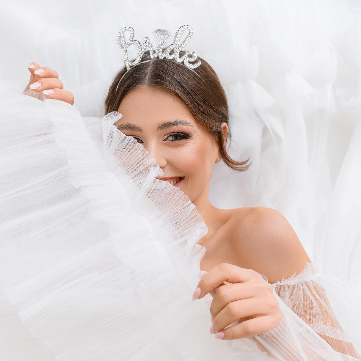 Coronita pentru Mireasa, Vivimall, Model Bride, cu Cristale, Marime Universala, 12.5 x 14.5 cm, Alb - vivimall.ro