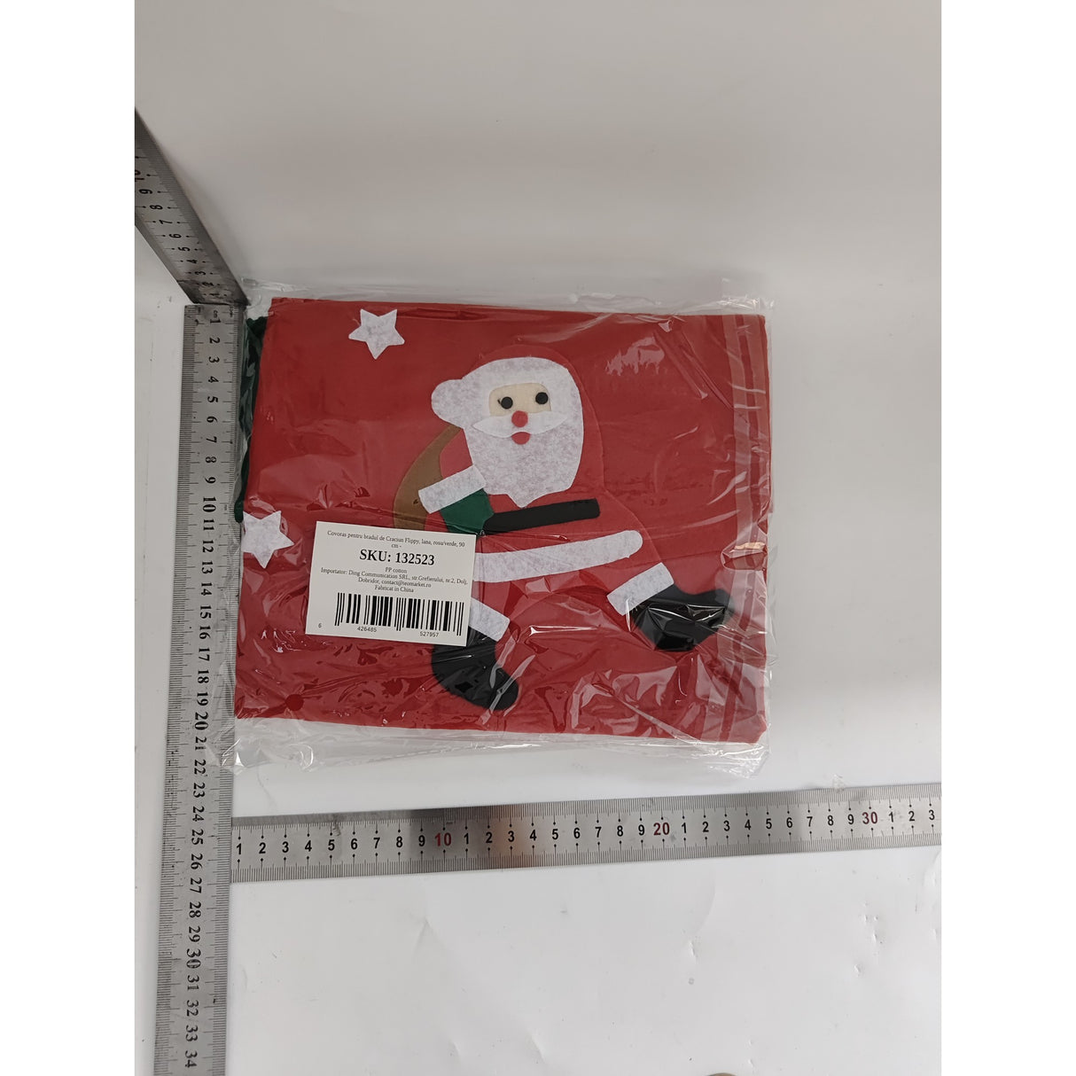 Covoras pentru Bradul de Craciun, Flippy, din Tesatura Pufoasa, cu Fundite de Prindere, Model Mos Craciun, Rosu/ Verde, Diametru 90 cm - vivimall.ro