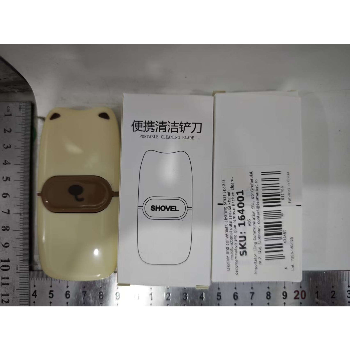 Racletă mini compactă 50g alături de riglă pentru referință dimensiuni 10×4,8×1 cm