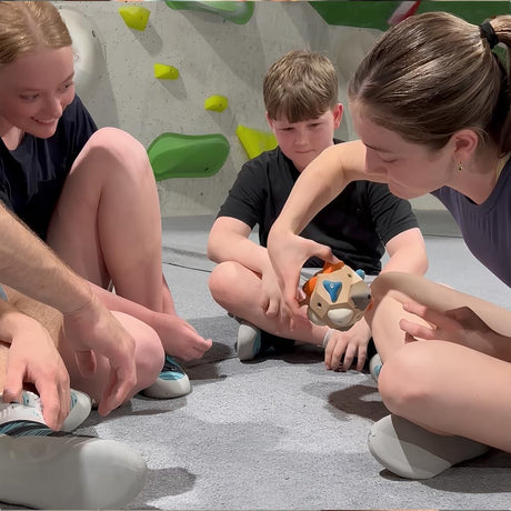 Bloc de Antrenat Forta Degetelor, Vivimall, pentru Escaladat, din Lemn, 11 x 11 cm, Multicolor - vivimall.ro