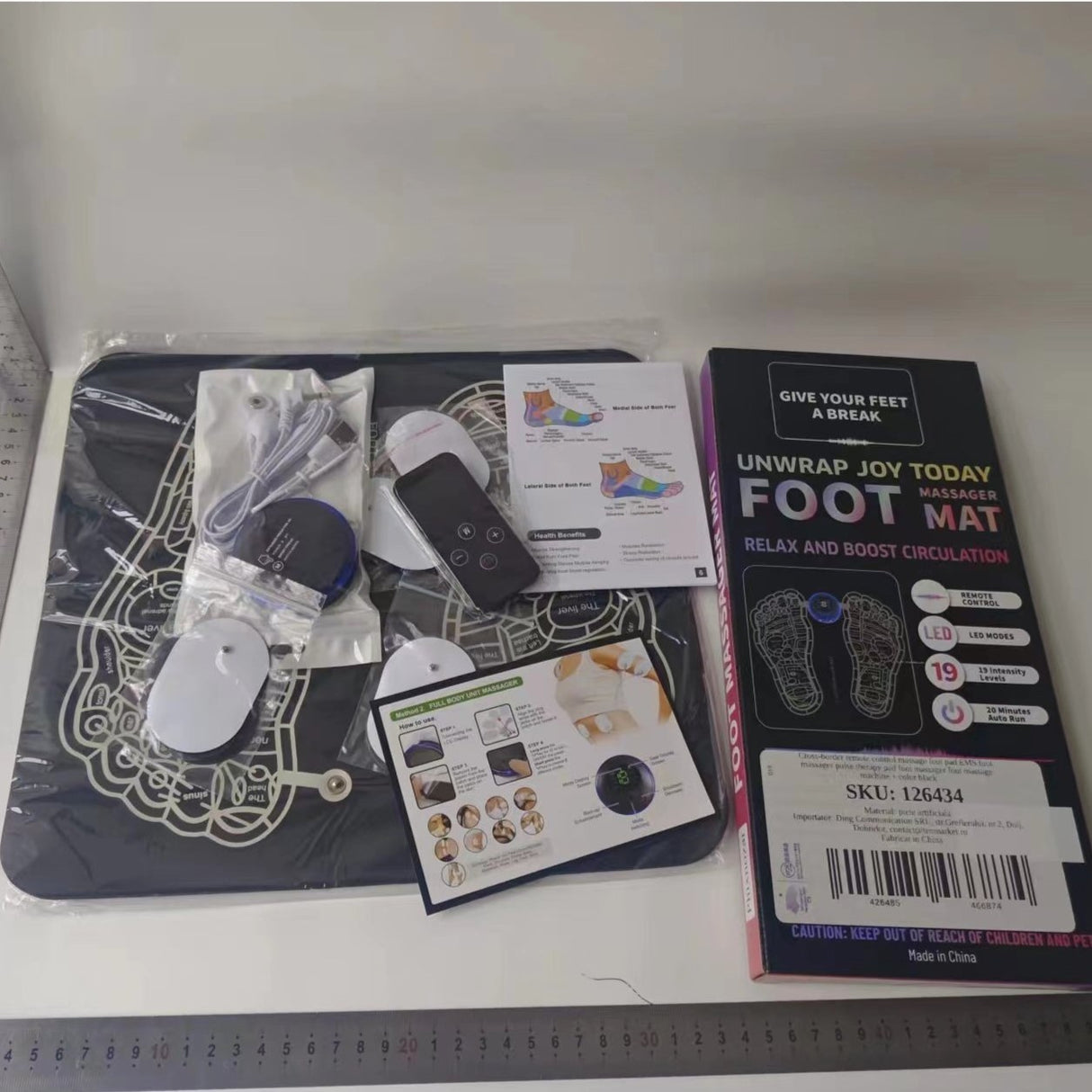 Covoras de Masaj pentru Picioare, EMS, 4 Niveluri de Intensitate, Incarcare USB, Ecran LED, Telecomanda Inclusa, Negru - vivimall.ro