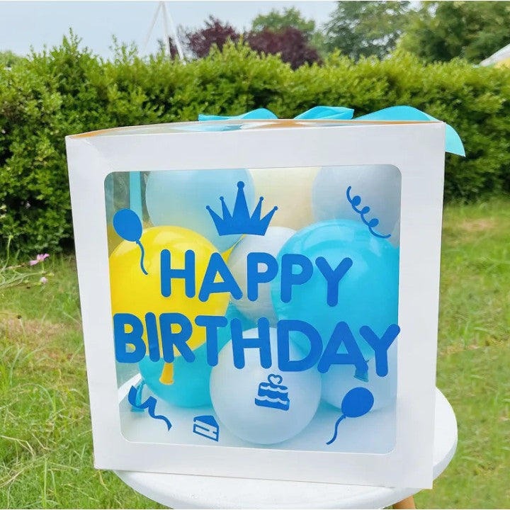 Cutie pentru Baloane, Vivimall, Tematica Aniversare, Model Scris Happy Birthday, Baloane Albastre, Albe, Galbene si Panglica Incluse, Contur Alb, Transparenta, 30x30 cm - vivimall.ro