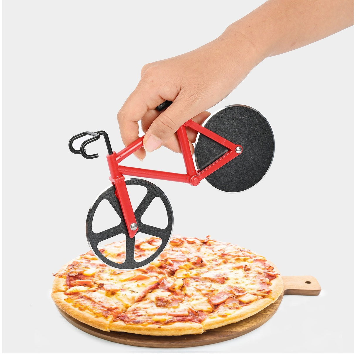 Cutit pizza creativ Vivimall, in forma de bicicleta, cu suport pentru cutit, 19 x 12.5 cm, otel/PP, negru - vivimall.ro