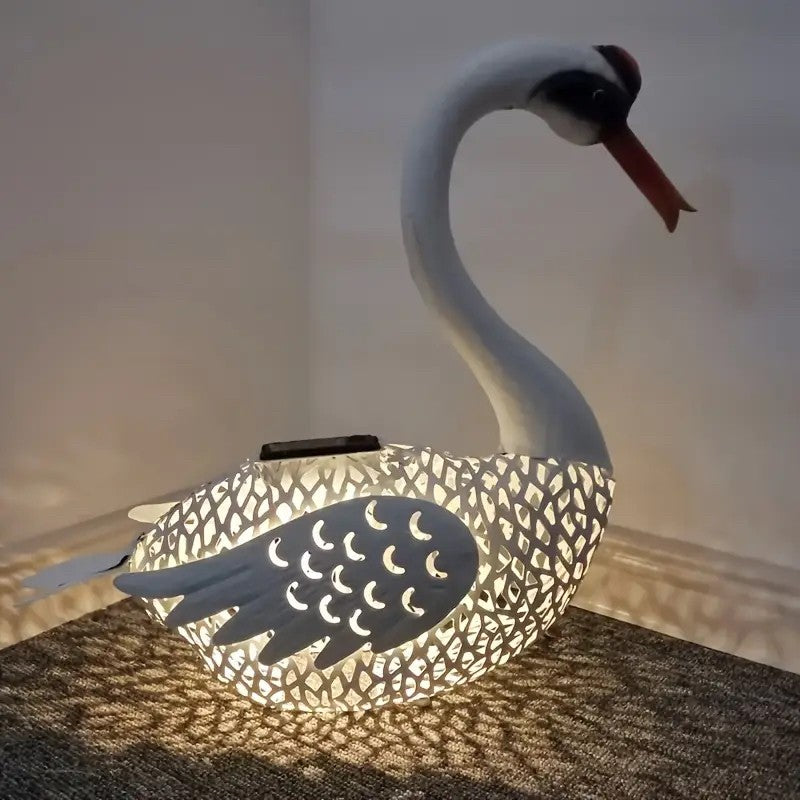 Decoratiune de Gradina cu Lampa solara, Flippy, Model Lebada, Iluminare Led si Incarcare Solara, 39.5 x 35.5 x 14 cm, din Fier, Alb - vivimall.ro