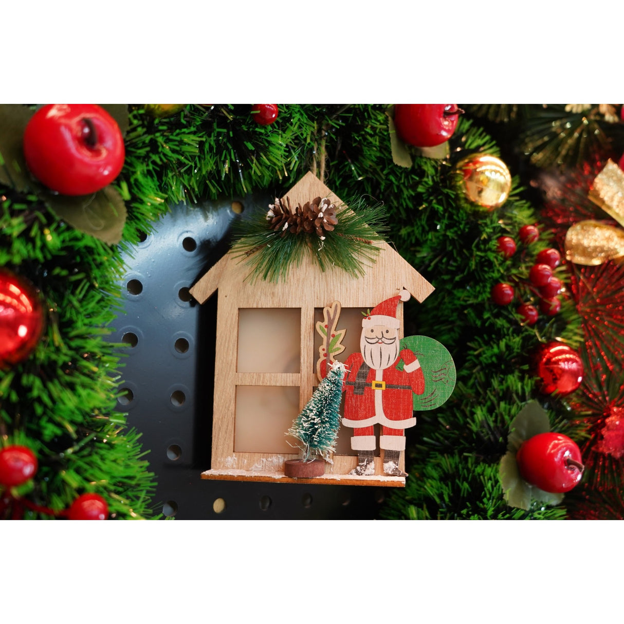 Decoratiune luminoasa, Vivimall, Mos Craciun, maro, lungime: 13 cm, latime: 5 cm, inaltime: 17 cm, lemn, interior/exterior - vivimall.ro