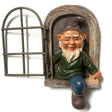 Statuie grădină elf din rășină maro, figurină pitic la fereastră, vedere frontală, 15 cm înălțime