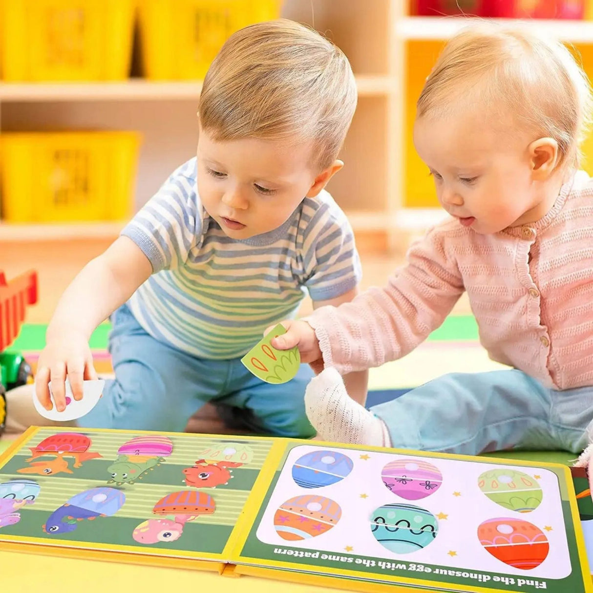 Detaliu carton plastifiat și margini rotunjite Quiet Book Flippy Dinozauri, rezistent la apă