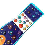 Puzzle navă spațială pe coperta interioară a Quiet Book Flippy, joc logică pentru 3 ani