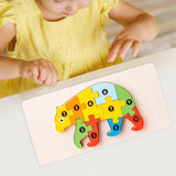Puzzle lemn Flippy model urs dezmembrat, cele 11 piese colorate așezate individual pe fundal alb