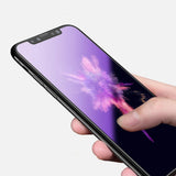 Detaliu margine neagră folie ceramică iPhone 15 Plus, decupare laser de înaltă precizie