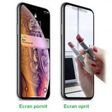 Aplicare folie sticlă Mirror 8D pe iPhone 15, unghi lateral cu efect oglindă albastru vizibil