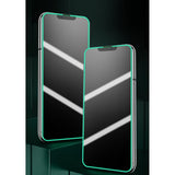 Detaliu margine silicon verde neon fosforescent folie sticlă Vivimall Luminous pentru iPhone 15
