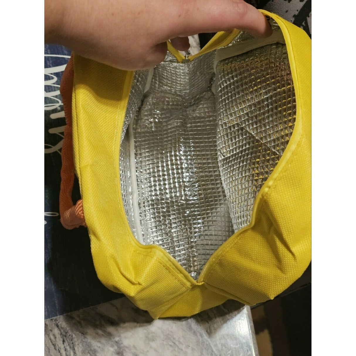 Geanta Termoizolanta pentru Copii, Vivimall, 23x13x19 cm, Model Imprimeu Dinozaur, din Folie de Aluminiu si Panza Oxford, Albastru/Galben - vivimall.ro