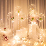 Rózsa LED fényű lufiban, csokor alakú, 35 cm átmérőjű