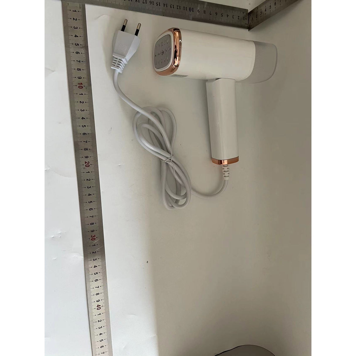 Aparat de Calcat Vertical Portabil cu Abur, Vivimall, Putere 1000W, Rezervor de 100 ml, Priza, Functie Anti Calcar si Auto Curatare, Pliabil, 15x17x7.5 cm, Alb - vivimall.ro