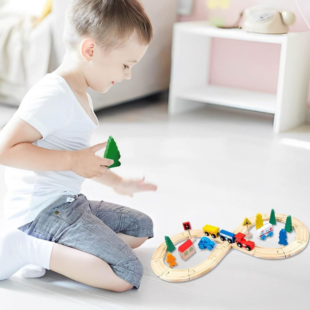 Detaliu vagon trenulet magnetic Flippy din lemn natural cu vopsea non-toxică, vedere laterală