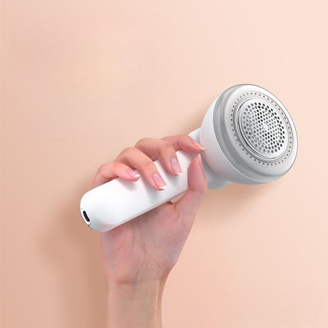 Aparat Pentru Curatat Scame, Par Si Praf, Vivimall, Pentru Diferite Tipuri De Material, Cu Lame Din Otel Inoxidabil, Incarcare Prin USB Type-C, Cu Perie De Curatare si Cablu USB Incluse, Alb, 20 x 8.8 x 8.5 cm - vivimall.ro