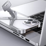 Husă Armor X iPhone 15 aliaj aluminiu gri metalizat, rezistentă la apă, detaliu port USB-C