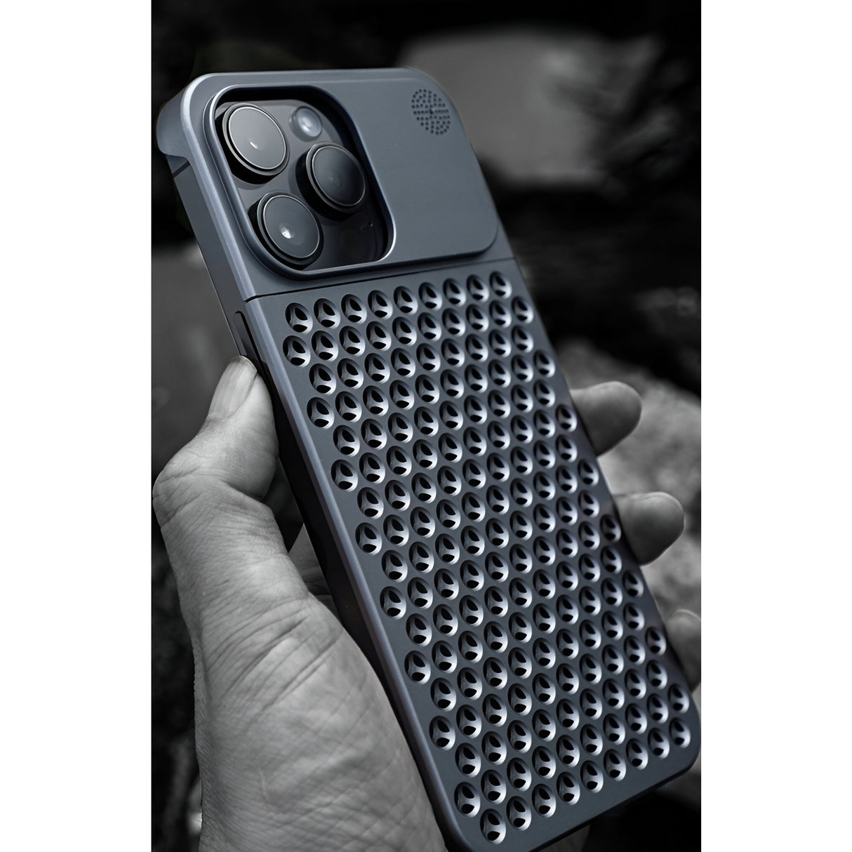 Husa Aromaterapia Compatibila cu iPhone 15 Pro Max, Vivimall, Antisoc, Antizgariere, Protectie Camera si Supraincalzire, din Aliaj de Aluminiu, Gri - vivimall.ro