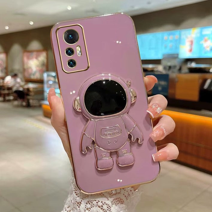 Husă Honor 90 mov cu suport rabatabil în poziție de vizionare, perspectivă lifestyle