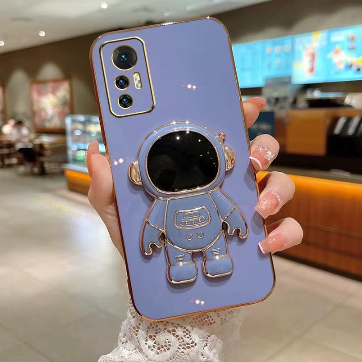 Husă Honor Magic 6 Pro model Astronaut albastru montată pe telefon, perspectivă lifestyle, spate design spațial