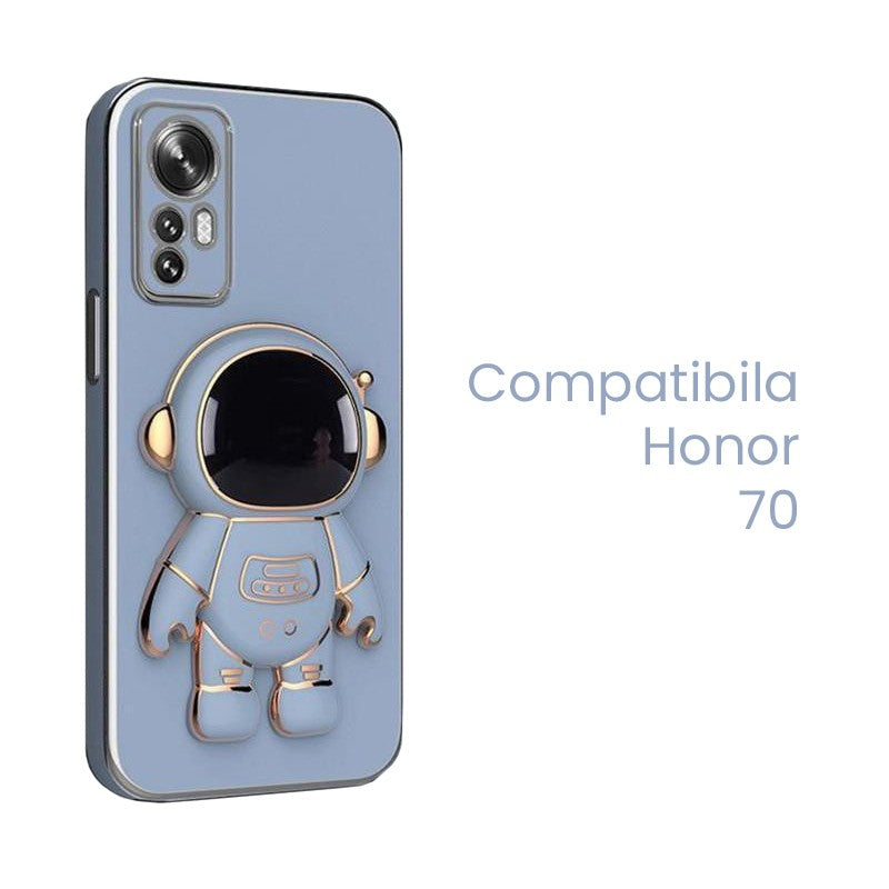Detaliu relief astronaut husă TPU albastru pentru Honor 70, model 2 în 1 cu suport pliabil
