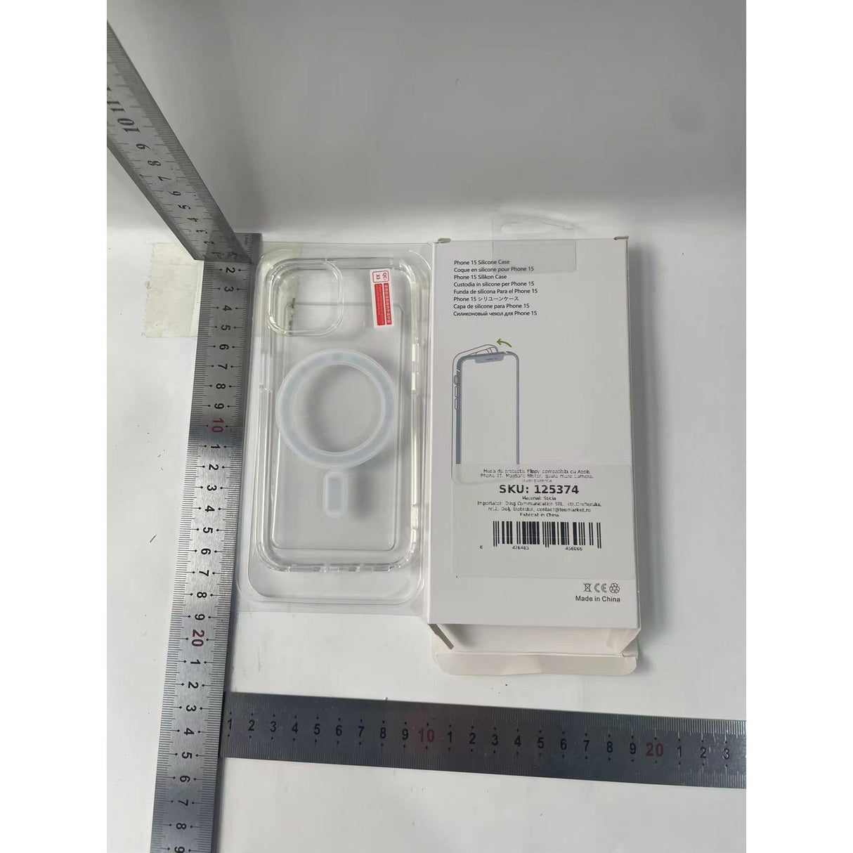 Husă transparentă iPhone 15 MagSafe prezentare completă față-spate pe fundal alb