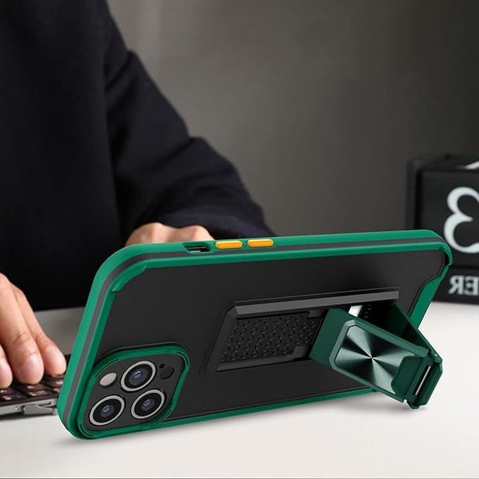 Husă iPhone 13 Mini Sergeant Brave cu stand pliabil deschis, poziționare orizontală pentru vizionare
