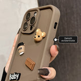 Husă silicon iPhone 13 Pro Max maro cu model ursuleți, vedere laterală stânga