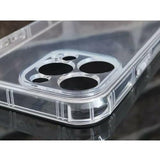 Husă iPhone 16 Pro Max transparentă în mână, perspectivă lifestyle, utilizare zilnică