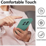 Husă Huawei Mate 50 Pro verde silicon lichid, imagine lifestyle utilizare zilnică