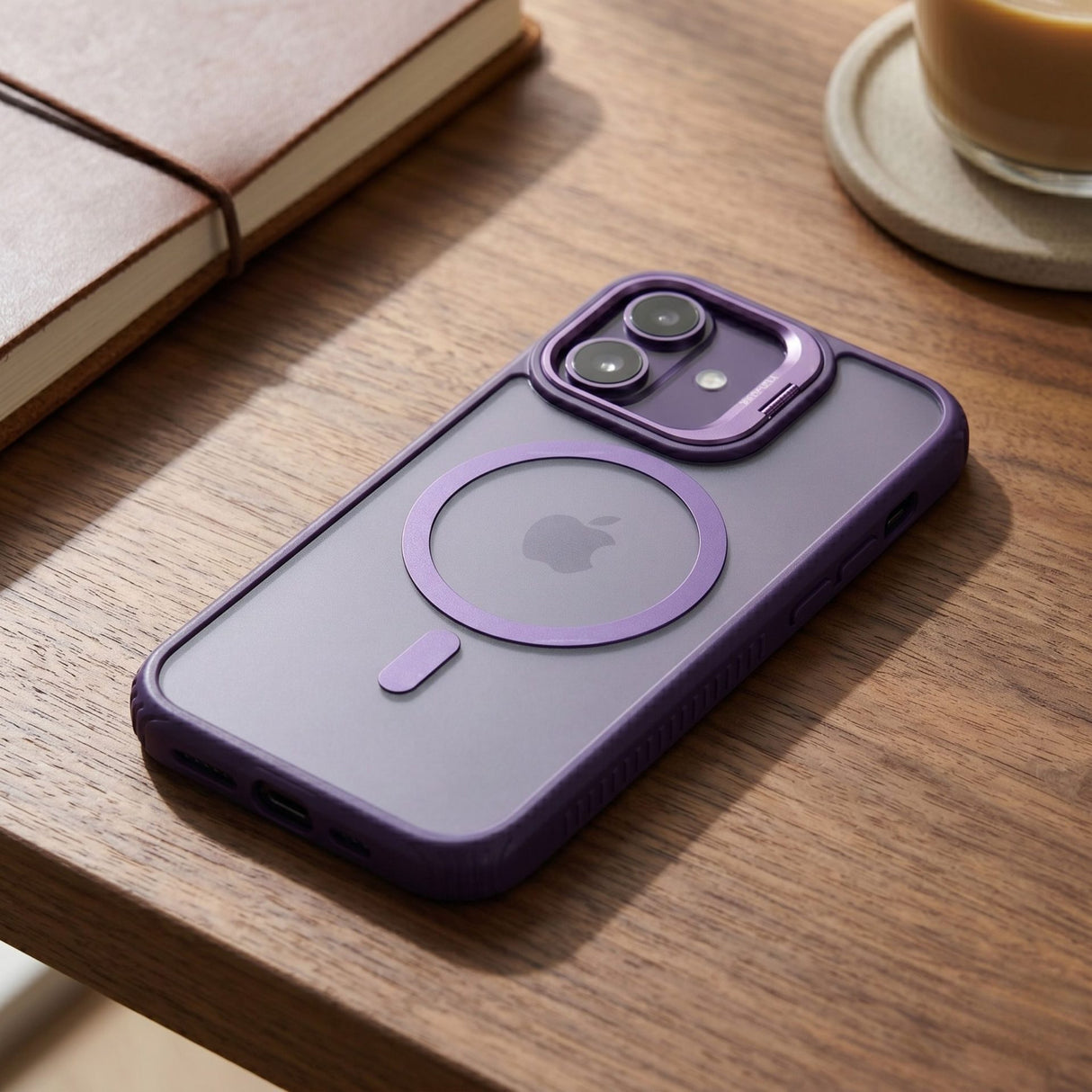 Husă Flippy iPhone 17 vedere laterală, margini TPU anti-șoc și profil slim ergonomic, mov închis