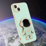 Husă iPhone 15 Plus verde, vedere spate cu print astronaut detaliat, lumină naturală