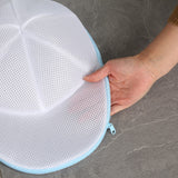 Husa de Spalare Sapca, Vivimall, pentru Masina de Spalat, din Poliester, Circumferinta 53 cm, cu Fermoar, cu Suport Sapca, Alb/Albastru - vivimall.ro