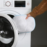 Husa de Spalare Sapca, Vivimall, pentru Masina de Spalat, din Poliester, Circumferinta 53 cm, cu Fermoar, cu Suport Sapca, Alb/Albastru - vivimall.ro