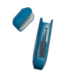 Husă IQOS 2.4 Plus din PU turcoaz, vedere laterală, grosime 2,5 cm, design anti-alunecare