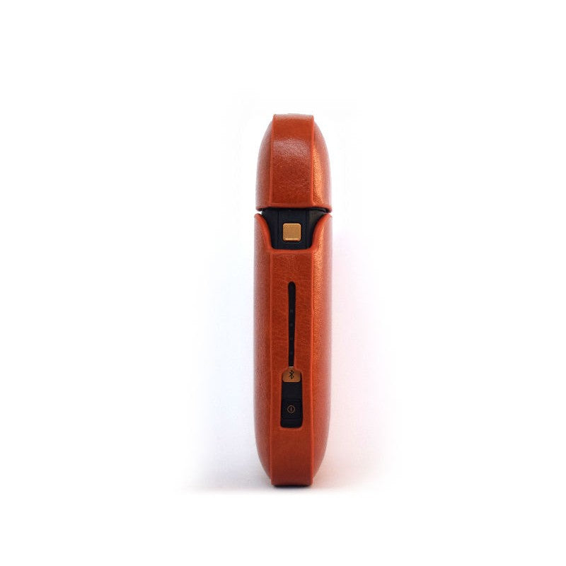 Husă IQOS 2.4 Plus din piele ecologică PU maro, vedere laterală și grosime 2,5 cm