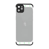 Husă iPhone 15 Pro Edgeless TPU negru mat aplicată pe telefon, vedere spate cu camera protejată