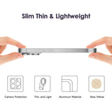 Detaliu textură aliaj aluminiu husă metalică iPhone 16 Pro, finisaj antizgariere Argintiu Titan